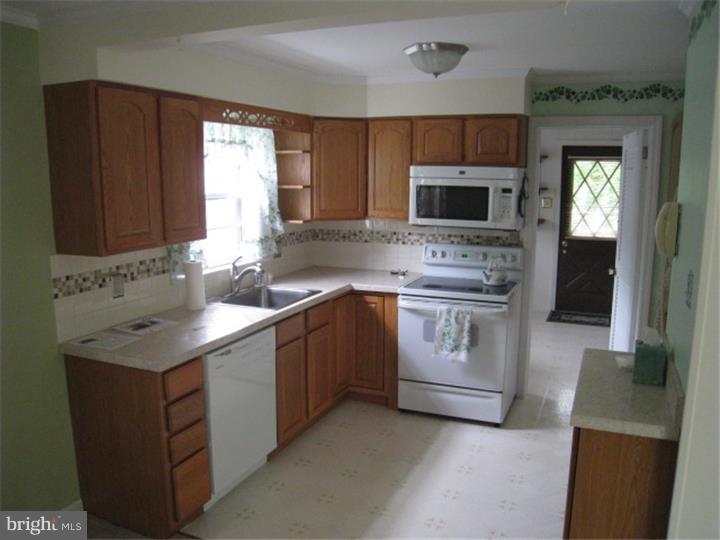 16 Warwick Road Stratford, NJ 08084 - Photo 6 of 16