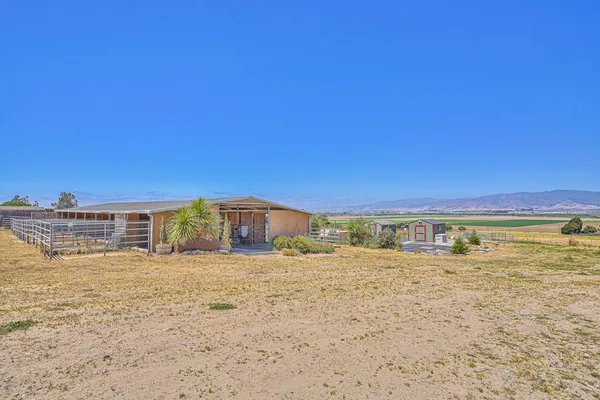 a view of an outdoor space