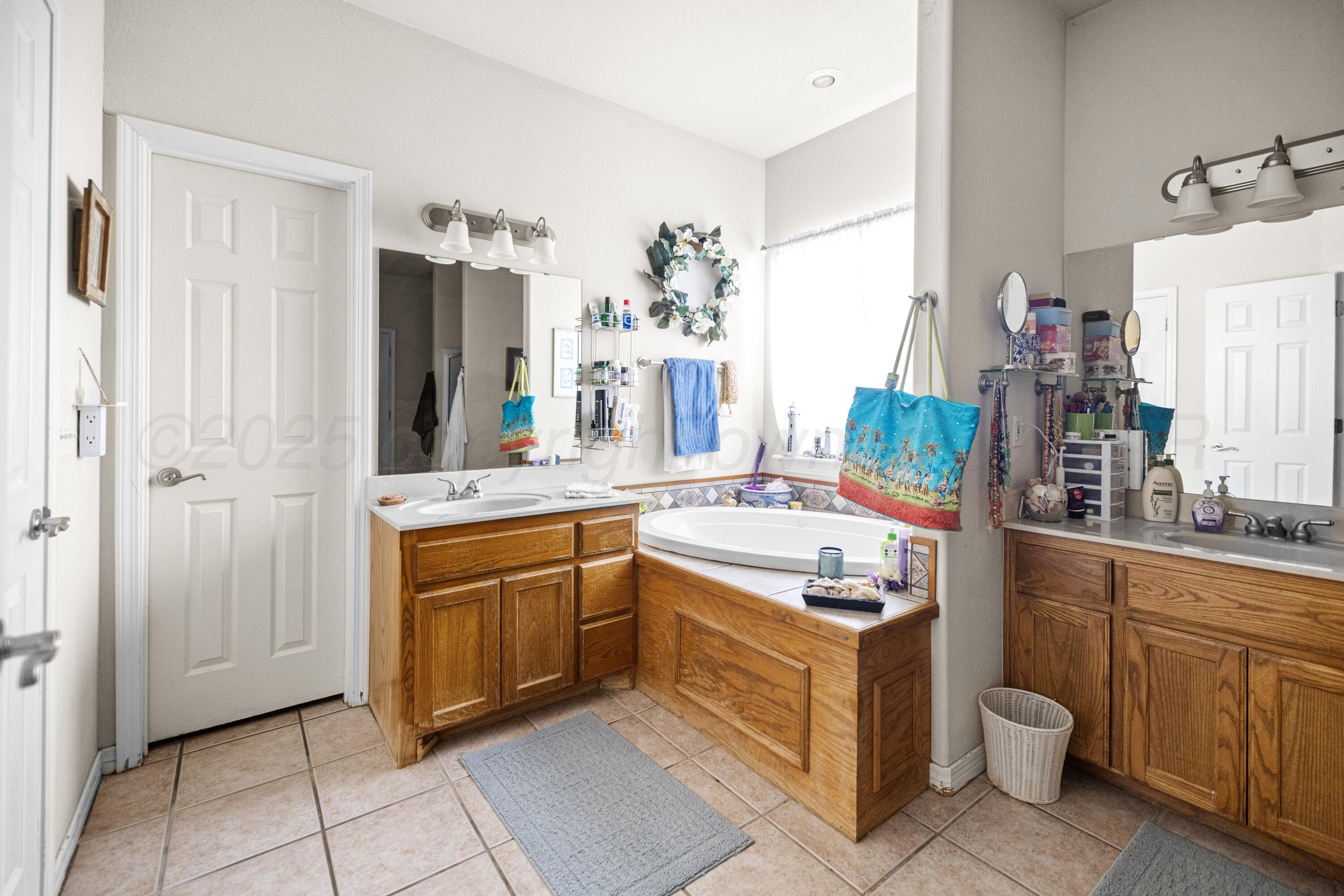 6200 Pans Street Amarillo, TX 79118 - Photo 23 of 29 Master bathroom