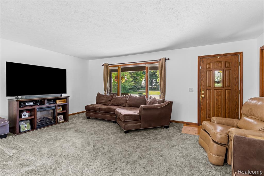 6699 Lansing Road Durand, MI 48429 - Photo 8 of 53