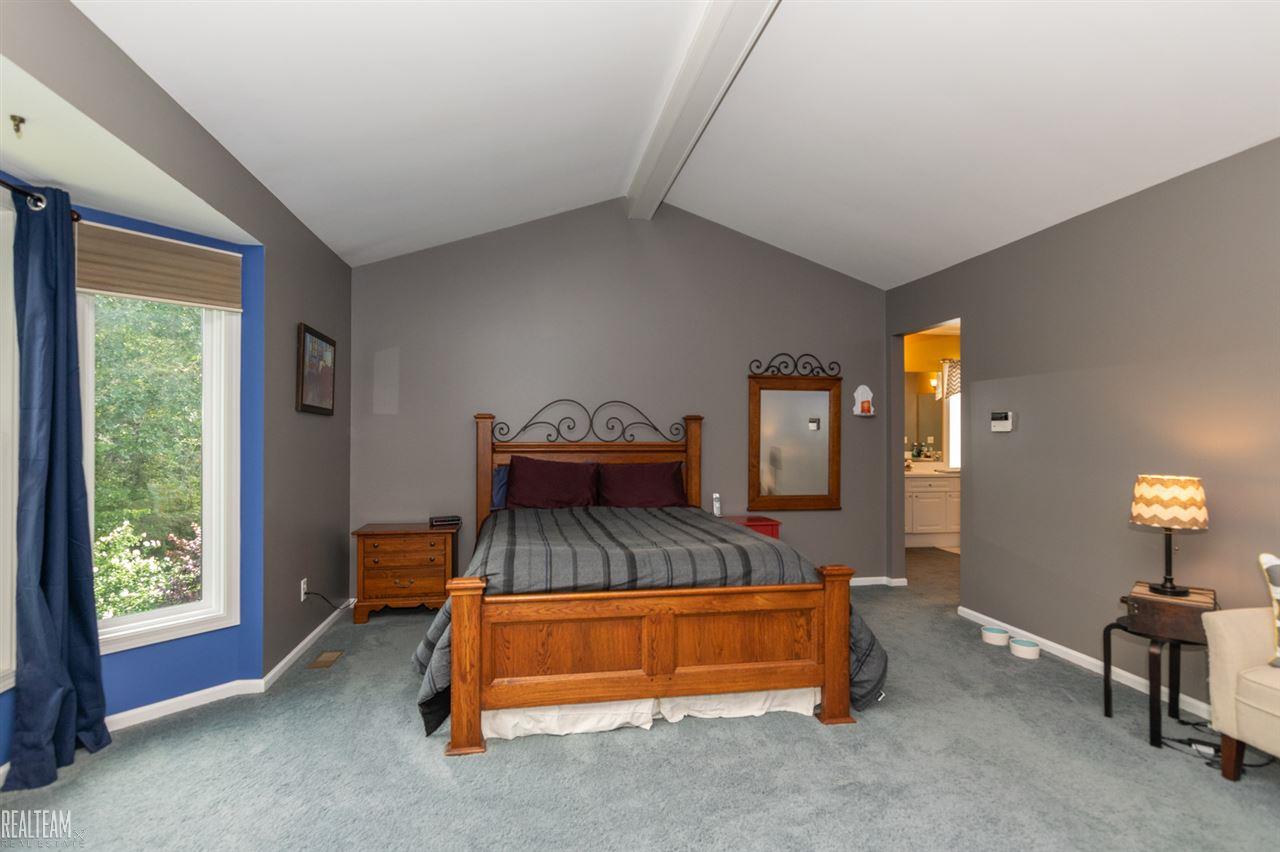 1052 Chesapeake Rochester, MI 48307 - Photo 25 of 54 31358980-26.JPG