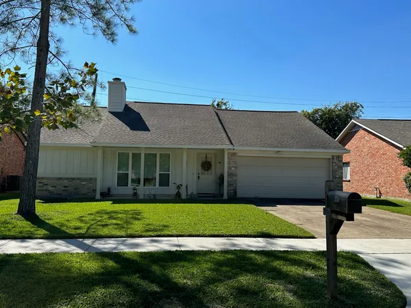 $1,995 | 3114 Sleepy Hollow Drive, Sugar Land, TX 77479