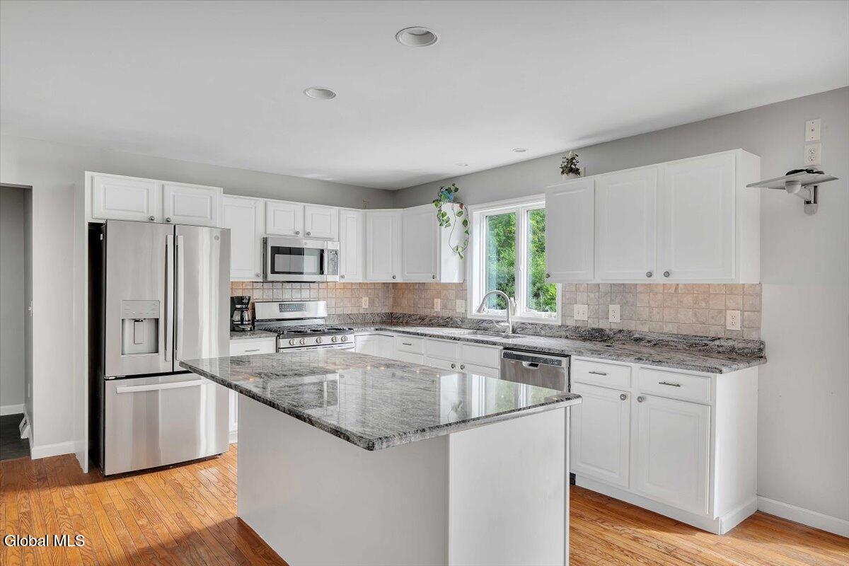 727 Riverview Road Rexford, NY 12148 - Photo 6 of 47 12-P1473309