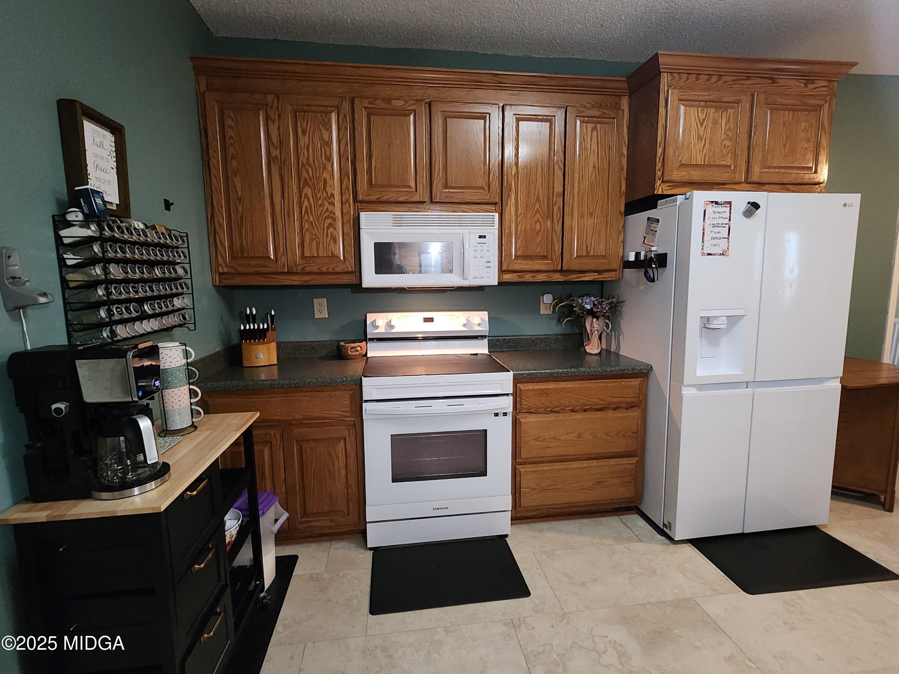 702 Carl Sutton Road Lizella, GA 31052 - Photo 10 of 43 a kitchen with a refrigerator stove and sink