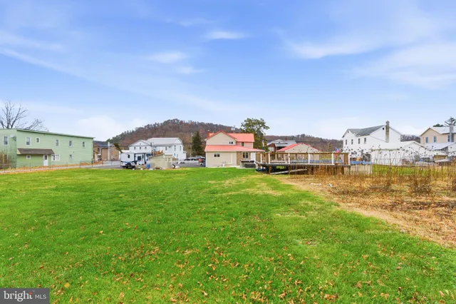 a view of house with a yard