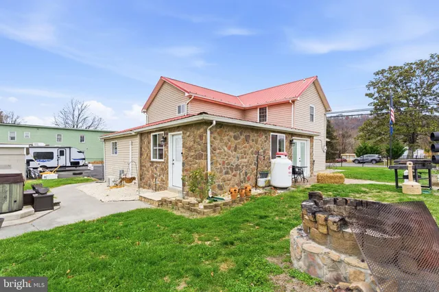 $275,000 | 5195 Central Avenue, Great Cacapon, WV 25422