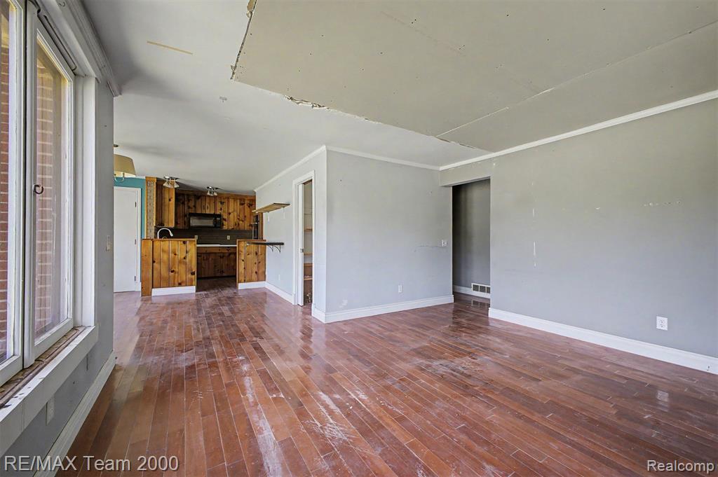2145 Oakville Waltz Road New Boston, MI 48164 - Photo 6 of 56