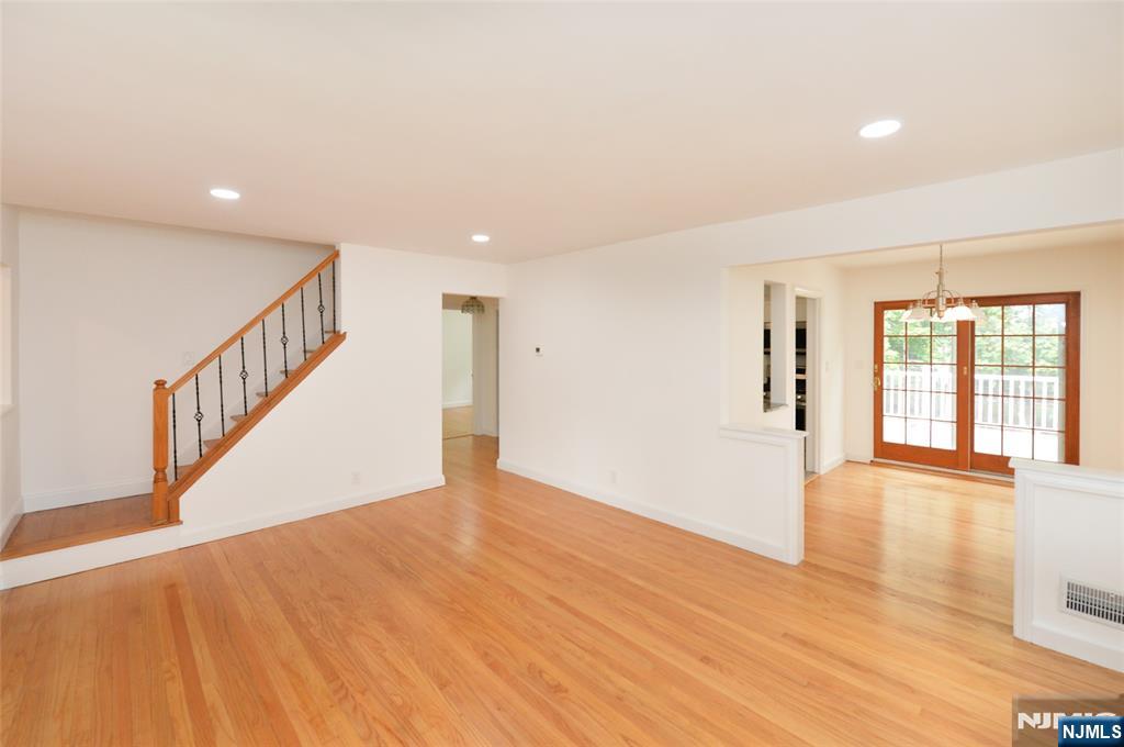 10 Remington Road Fair Lawn, NJ 07410 - Photo 4 of 24