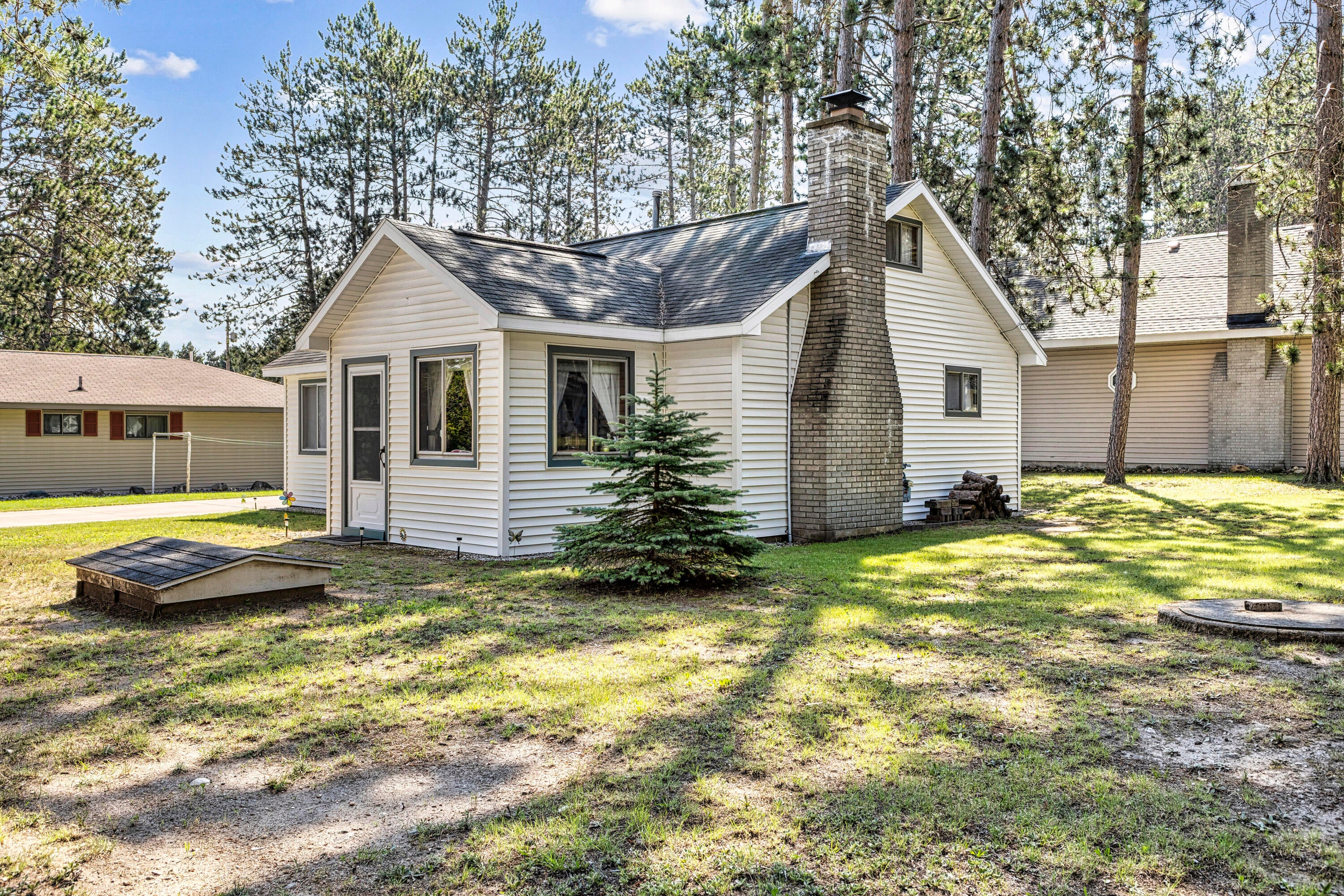 207 Lakeview Road Roscommon, MI 48653 - Photo 5 of 39 Gallery Image 5