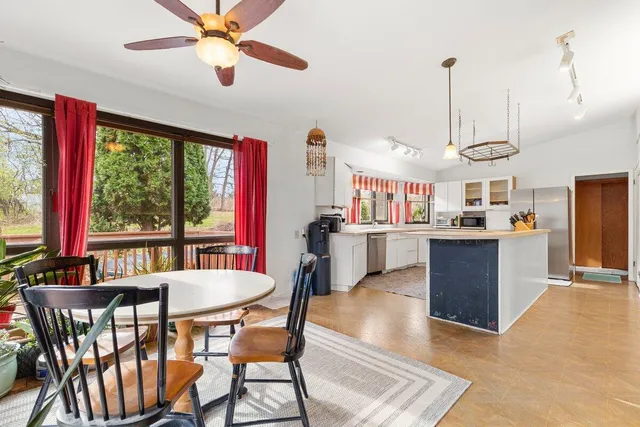 $555,000 | 727 Browning Circle, Oconomowoc, WI 53066