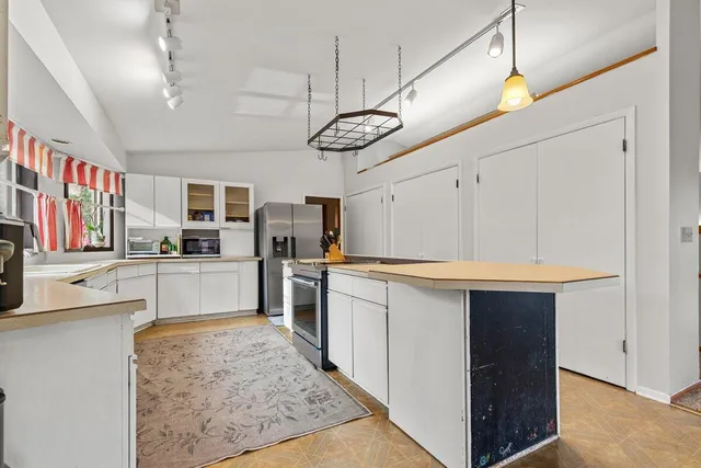 $555,000 | 727 Browning Circle, Oconomowoc, WI 53066