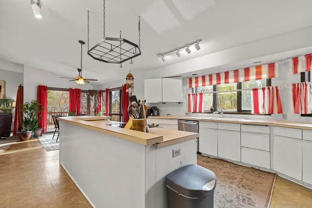 $555,000 | 727 Browning Circle, Oconomowoc, WI 53066