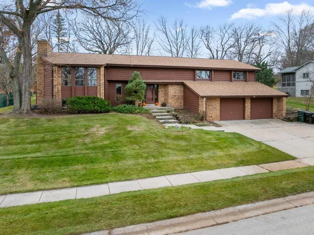 $555,000 | 727 Browning Circle, Oconomowoc, WI 53066