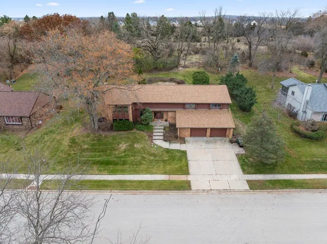 $555,000 | 727 Browning Circle, Oconomowoc, WI 53066