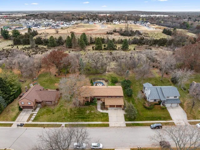 $555,000 | 727 Browning Circle, Oconomowoc, WI 53066