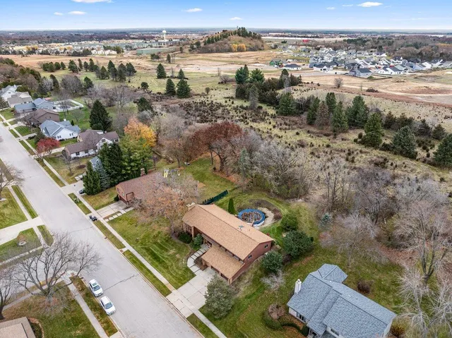 $555,000 | 727 Browning Circle, Oconomowoc, WI 53066