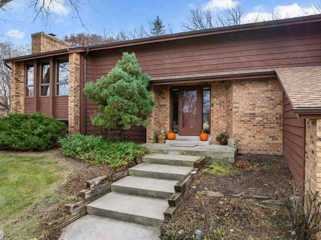 $555,000 | 727 Browning Circle, Oconomowoc, WI 53066