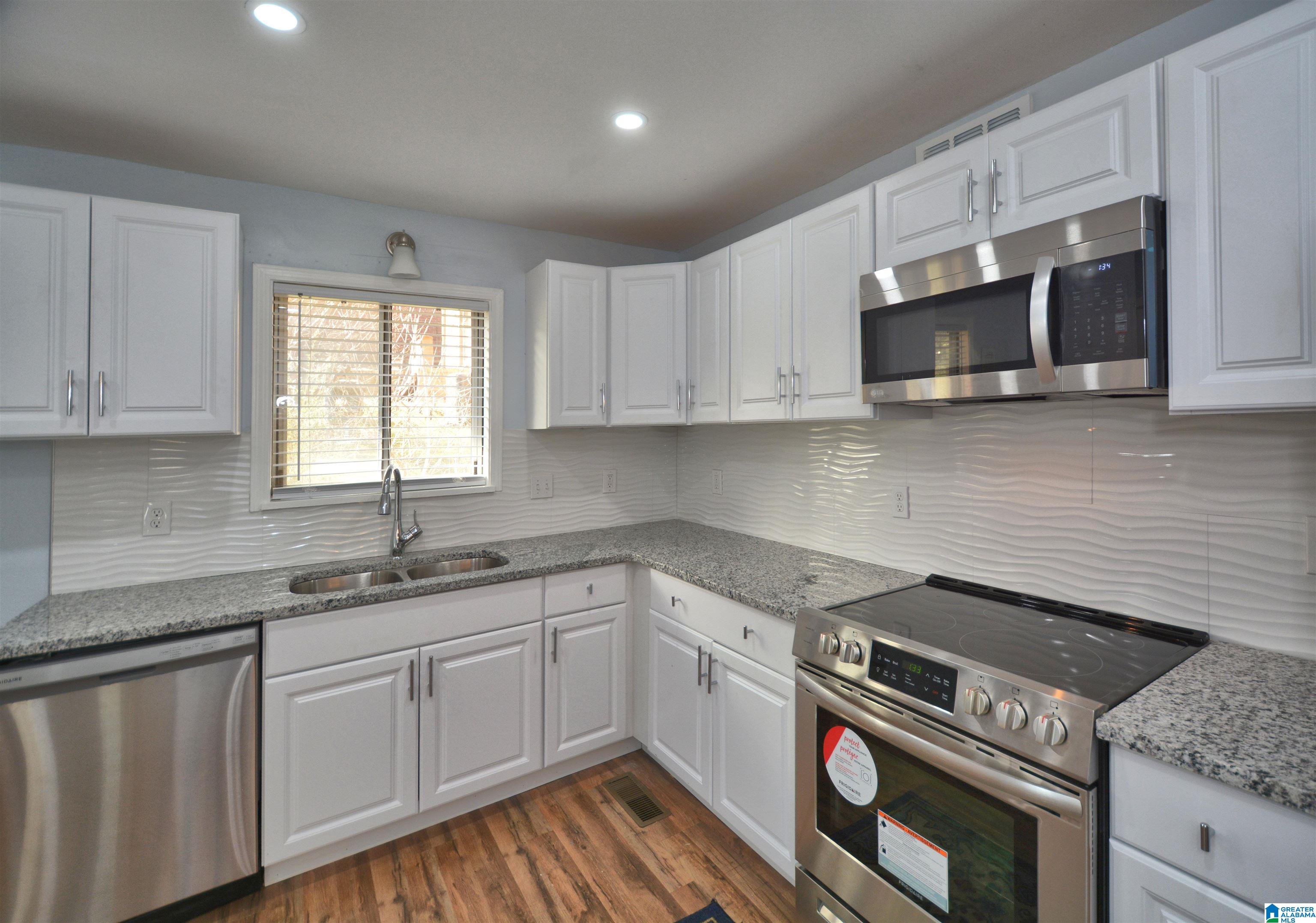 325 16th Avenue Southwest Birmingham, AL 35211 - Photo 17 of 34