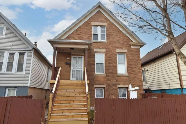 $249,900 | 1939 South Winona Lane, Unit 1941, Milwaukee, WI 53204