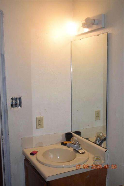 4433 Azalea Drive Macon, GA 31210 - Photo 15 of 24 a bathroom with a sink and a mirror