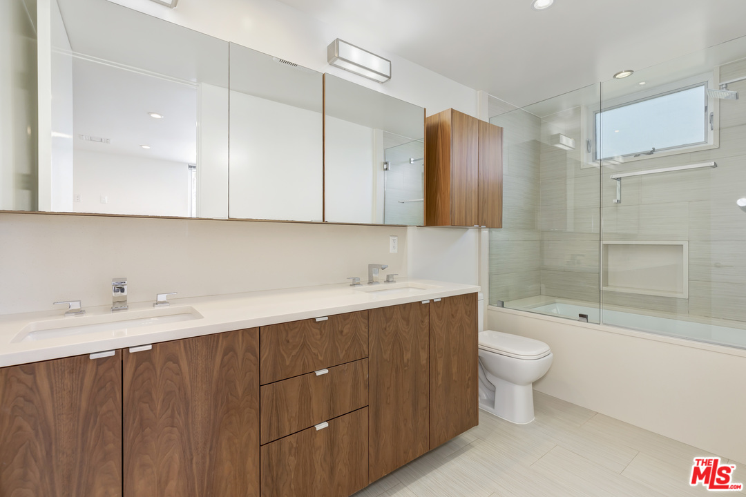 806 Brooks Avenue Venice, CA 90291 - Photo 18 of 29 a bathroom with a sink toilet a mirror and shower
