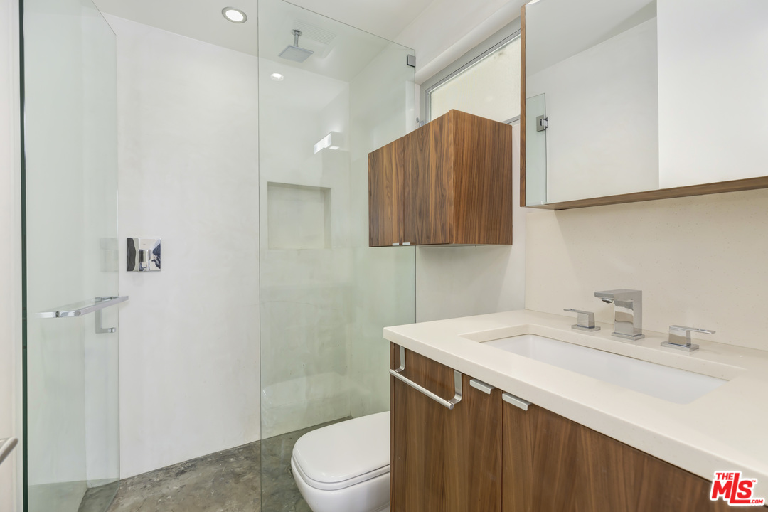 806 Brooks Avenue Venice, CA 90291 - Photo 21 of 29 a bathroom with a sink a toilet and shower