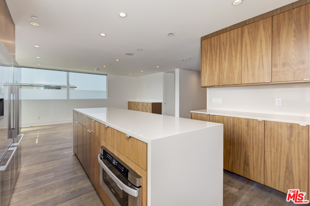 806 Brooks Avenue Venice, CA 90291 - Photo 10 of 29 a kitchen with a sink and a refrigerator