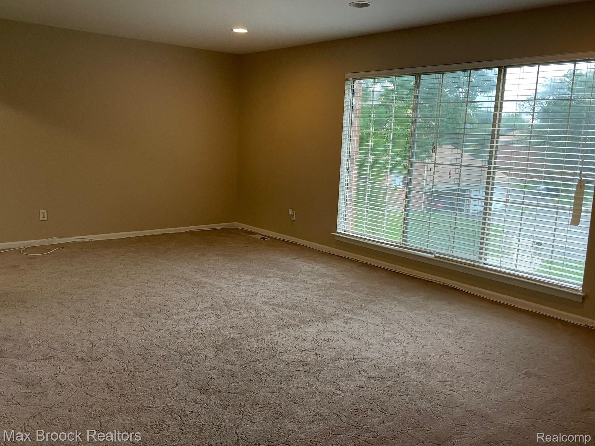 29666 Middlebelt Road, Unit 2101 Farmington, MI 48334 - Photo 7 of 14 IMG_3800.jpg