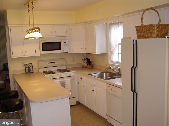 626 Manchester Road Norristown, PA 19403 - Photo 4 of 25 Kitchen