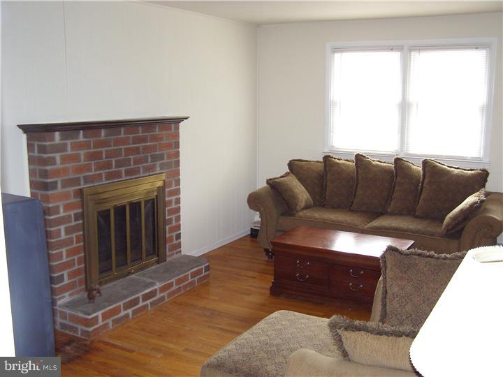 626 Manchester Road Norristown, PA 19403 - Photo 10 of 25 Family Room