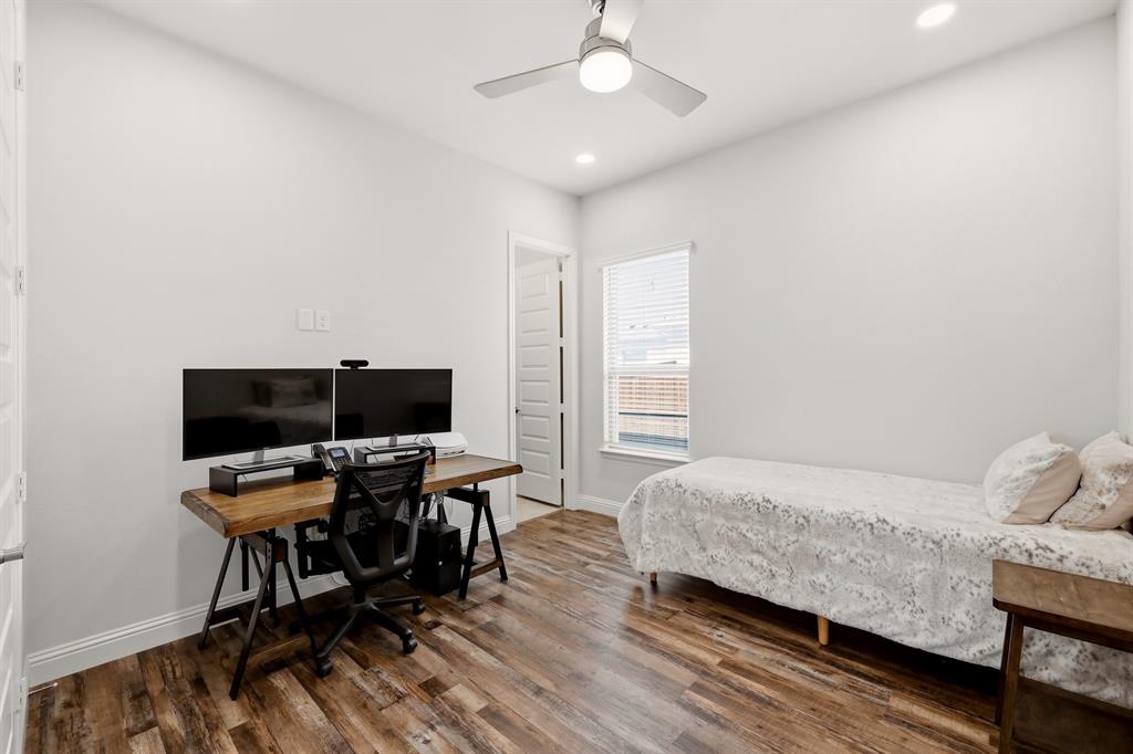 1313 Kirkwood Road Rockwall, TX 75087 - Photo 27 of 39 Downstairs guest bedrooom with ensuite.