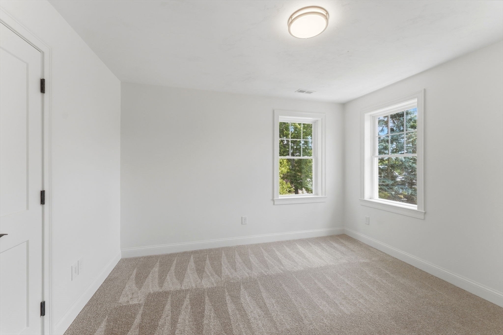 36 Colonial Road Webster, MA 01570 - Photo 23 of 42
