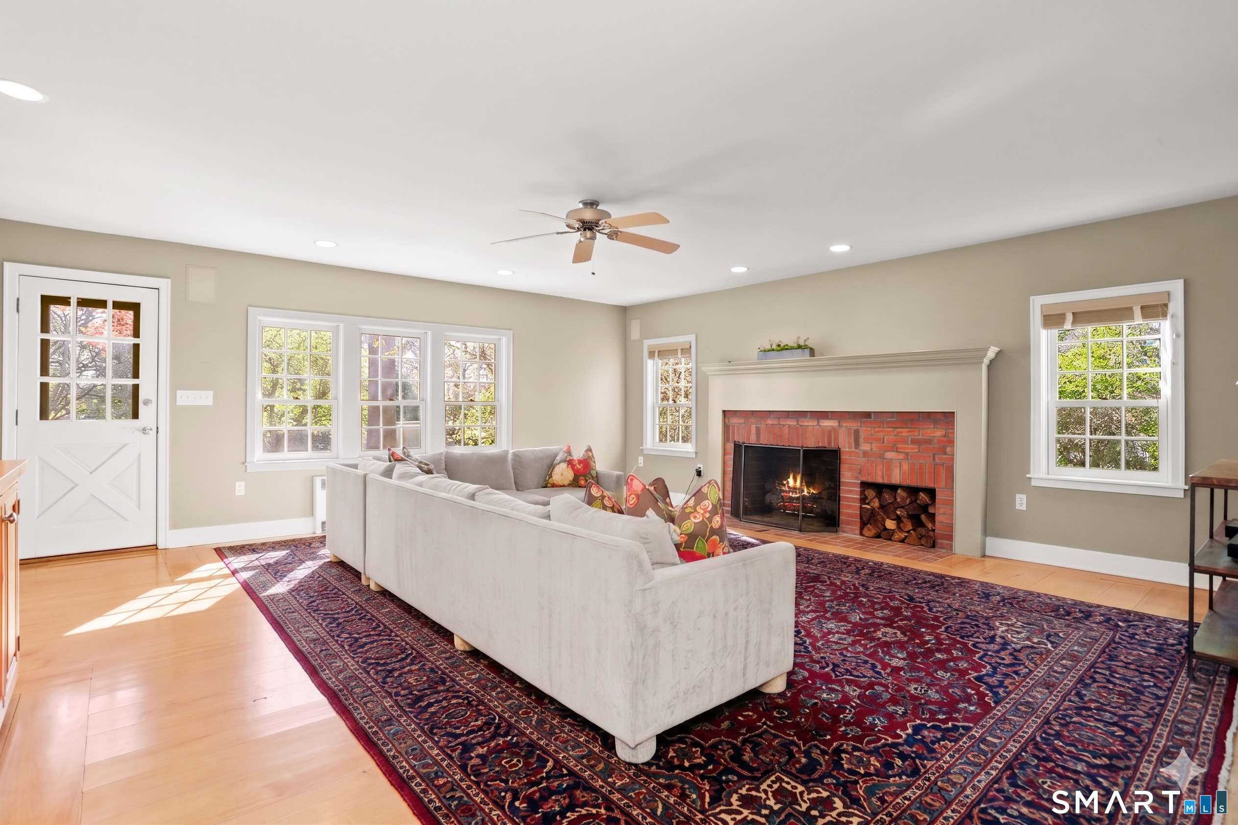 1005 Old Post Road Fairfield, CT 06824 - Photo 15 of 34