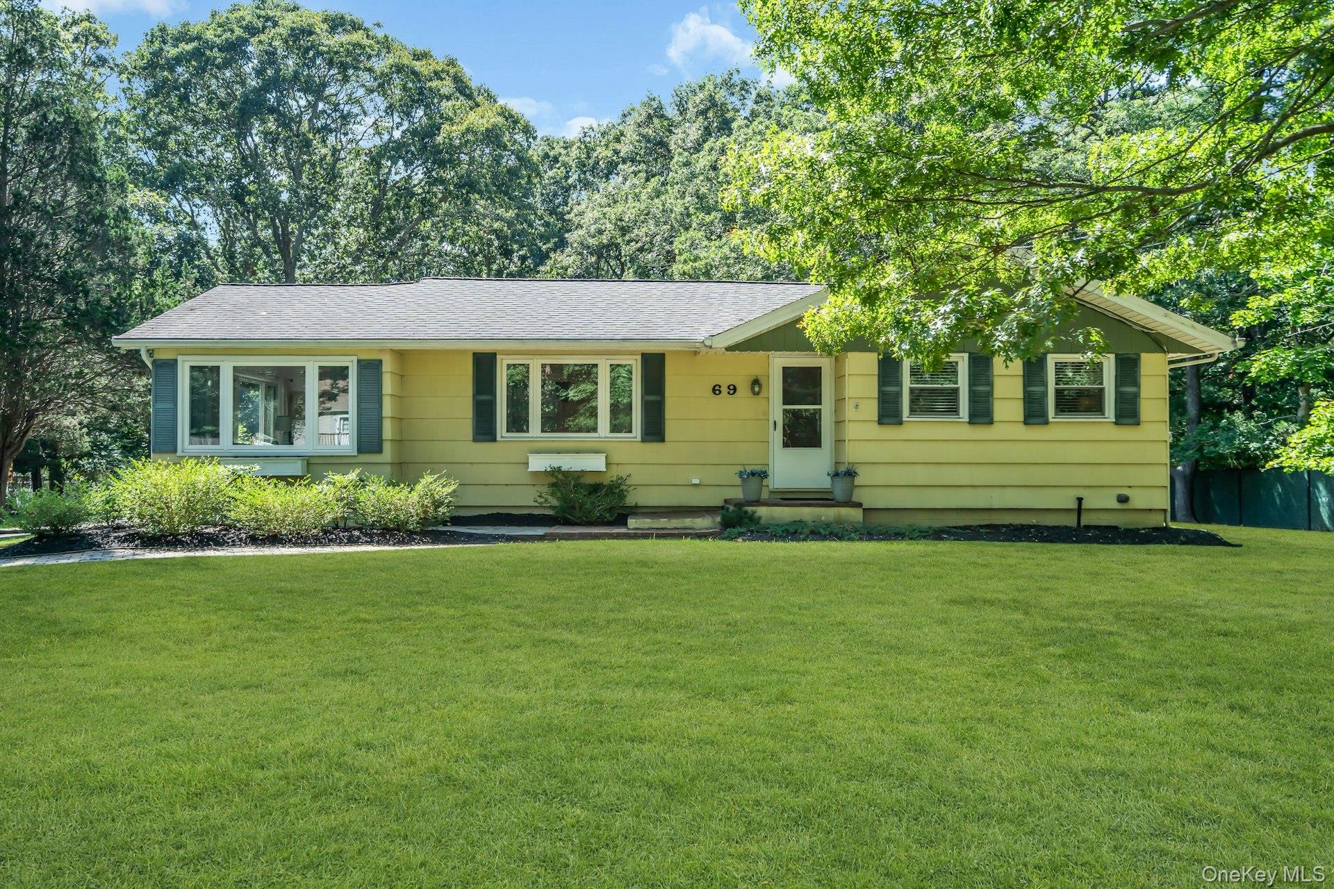 69 Squiretown Road Hampton Bays, NY 11946 - Photo 1 of 21 Gallery Image 1
