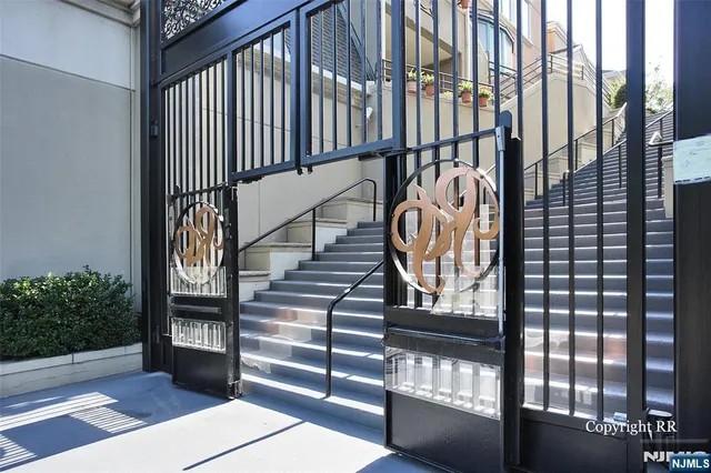a view of entryway with a front door