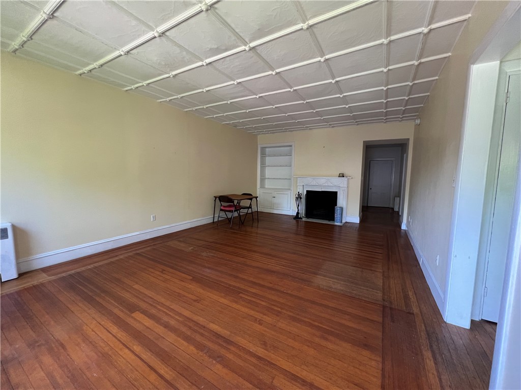 23 Old Beach Road, Unit 3 Newport, RI 02840 - Photo 2 of 8 Gallery Image 2