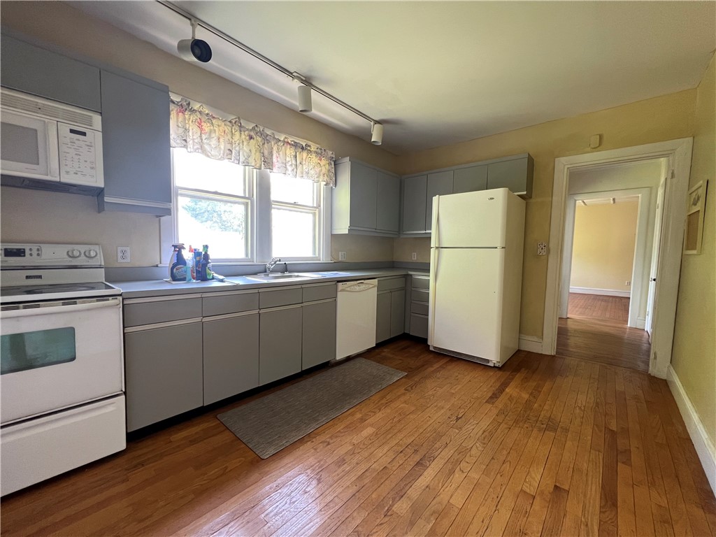 23 Old Beach Road, Unit 3 Newport, RI 02840 - Photo 7 of 8 Gallery Image 7