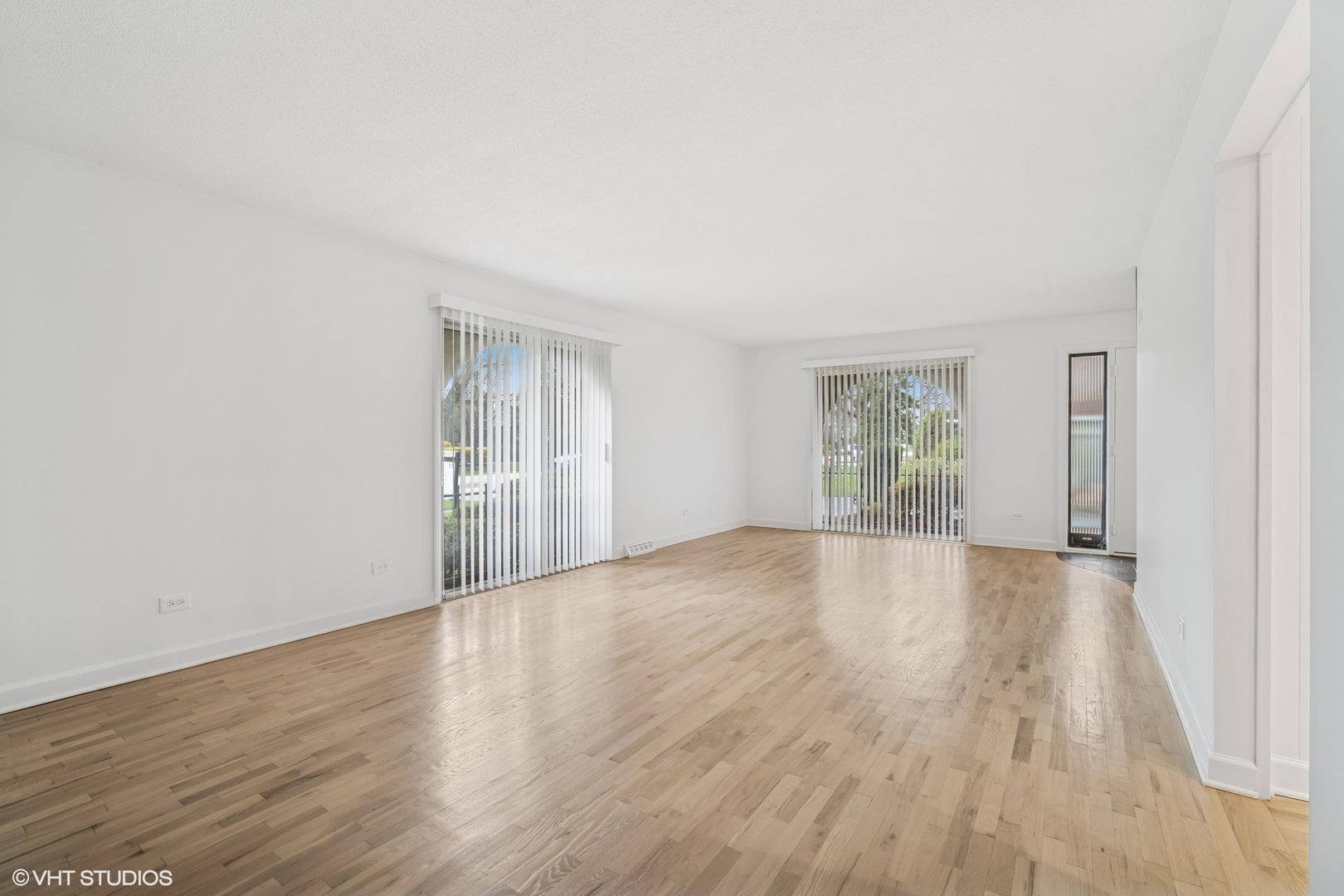 2659 Greenwood Road Northbrook, IL 60062 - Photo 3 of 16