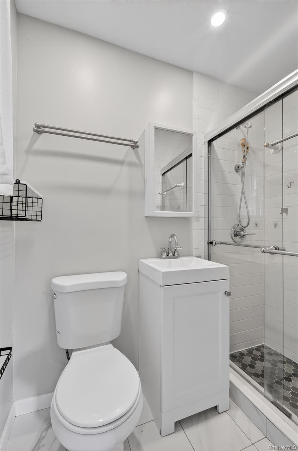 5 Joseph Court Syosset, NY 11791 - Photo 14 of 29