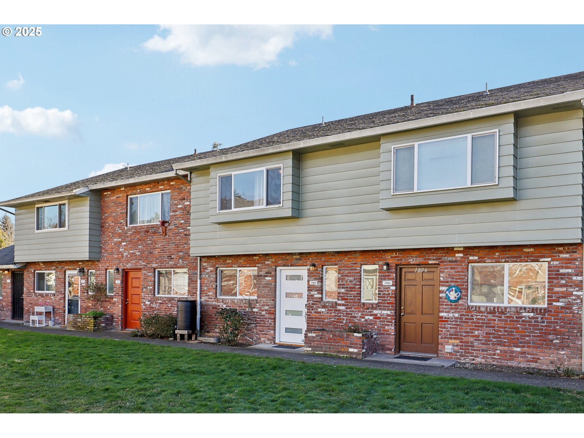 1808 Northeast Hogan Drive Gresham, OR 97030 - Photo 2 of 25