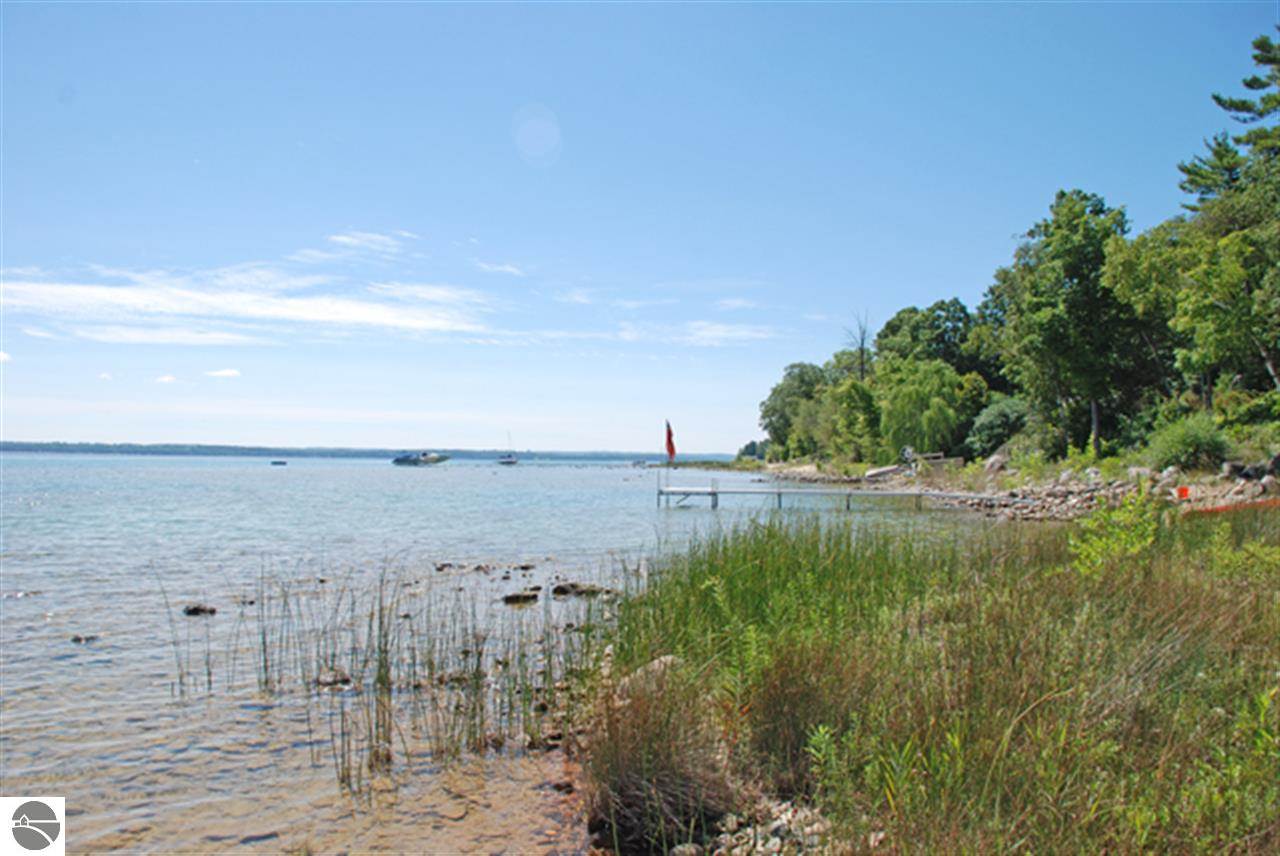 12393 Bluff Road Traverse City, MI 49686 - Photo 5 of 29 1775112-4.JPG
