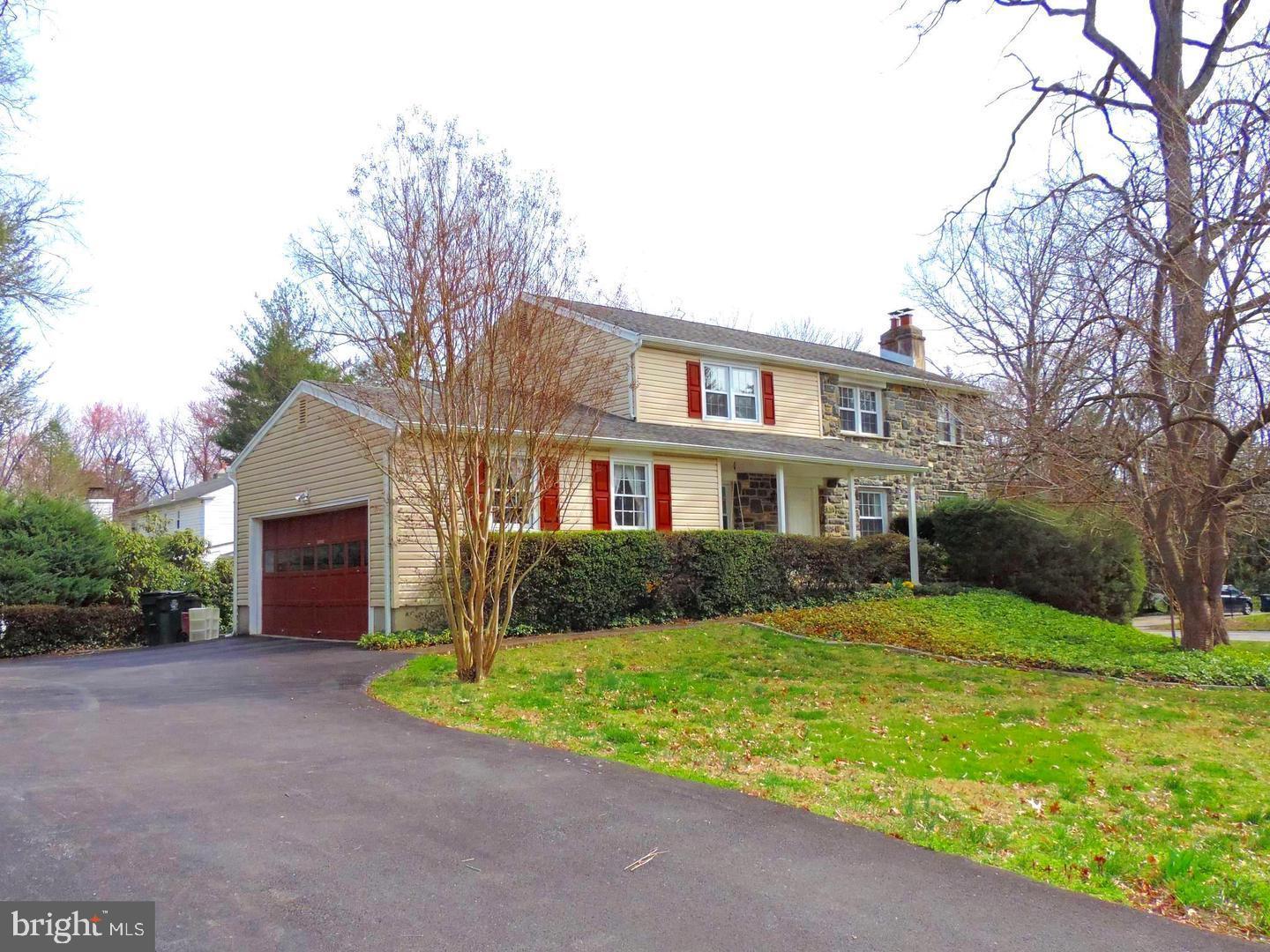 302 Cooper Drive Wallingford, PA 19086 - Photo 2 of 29 The side of House