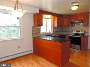 302 Cooper Drive Wallingford, PA 19086 - Photo 10 of 29 Kitchen