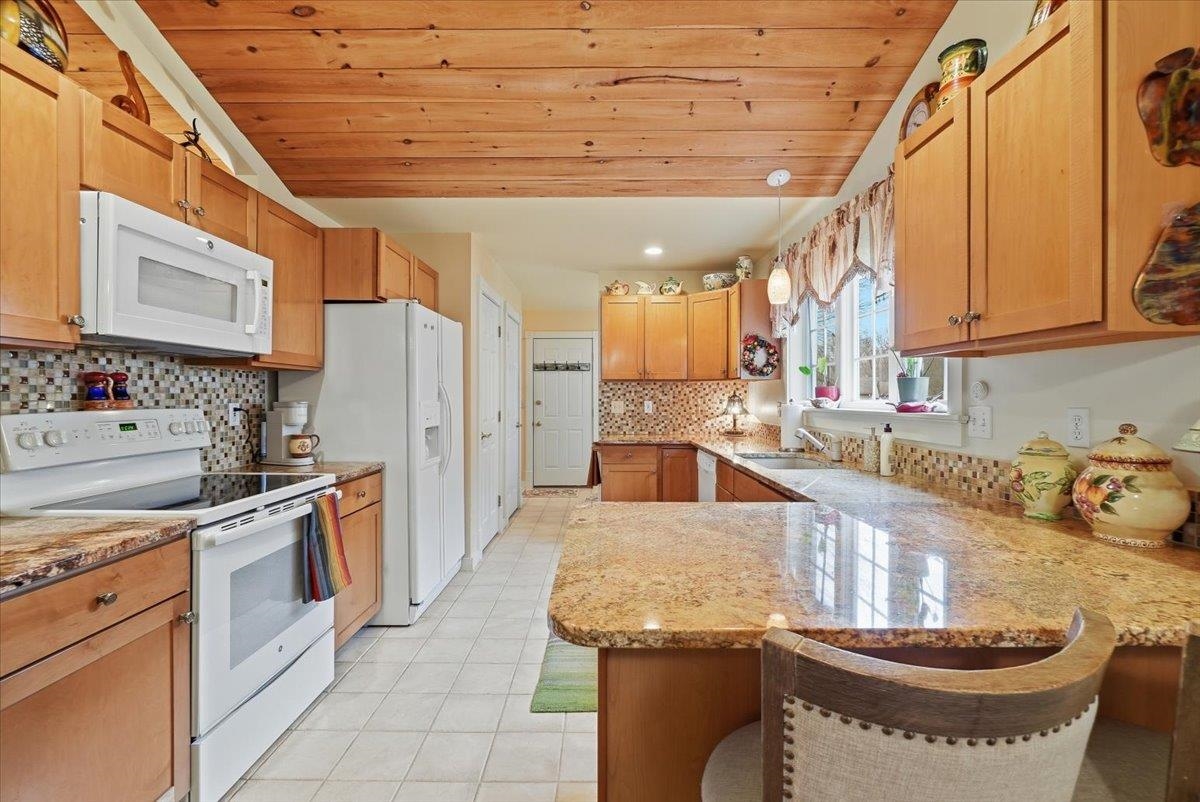 460 Bittersweet Circle Williston, VT 05495 - Photo 11 of 68