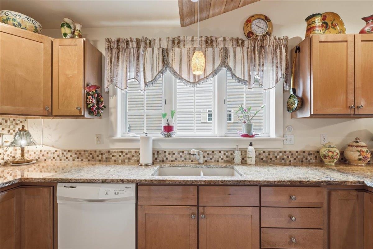 460 Bittersweet Circle Williston, VT 05495 - Photo 13 of 68