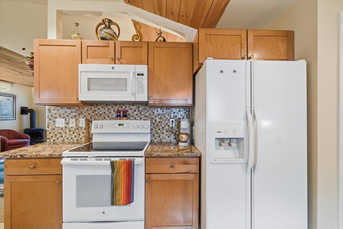 460 Bittersweet Circle Williston, VT 05495 - Photo 14 of 68