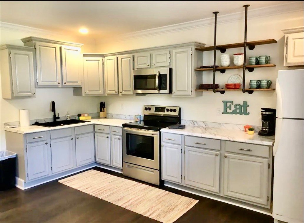 105 Travelers Way St. Simons Island, GA 31522 - Photo 3 of 9