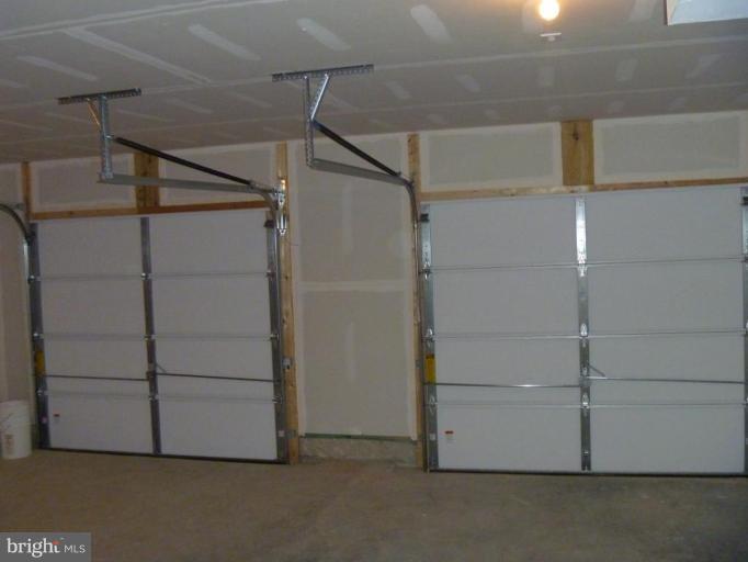 9805 Garden Ranges Laurel, MD 20723 - Photo 9 of 21 Garage 1