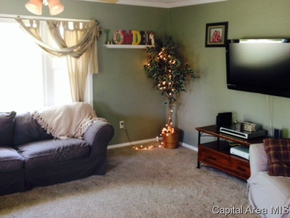 2611 Hazlett Lane Springfield, IL 62707 - Photo 6 of 19 Gallery Image 6