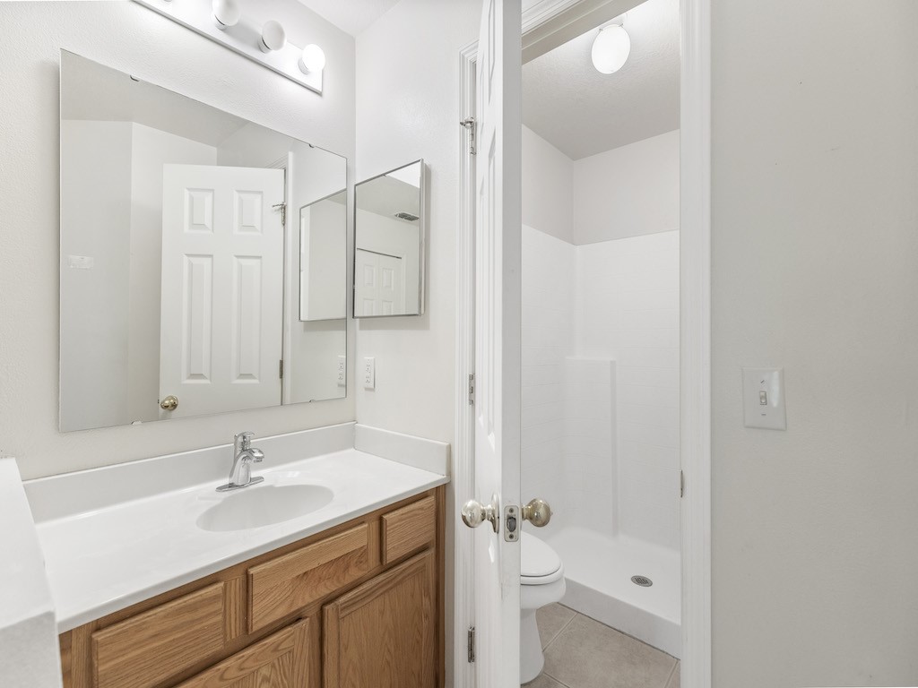 2575 12th Square Southwest Vero Beach, FL 32968 - Photo 14 of 31 a bathroom with a sink and a mirror